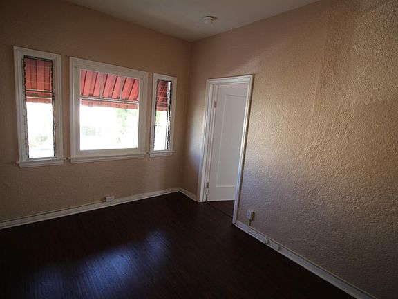 3rd image of 360 N Ogden Dr