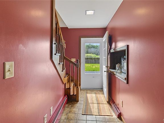3rd image of 437 Joslin Hill Rd