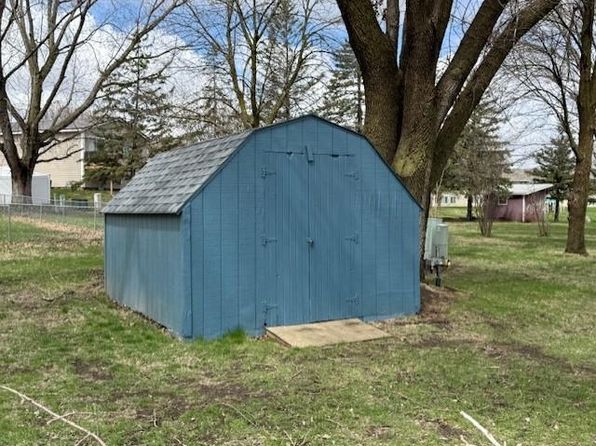 274 Buckwheat Ave, Windom, MN 56101