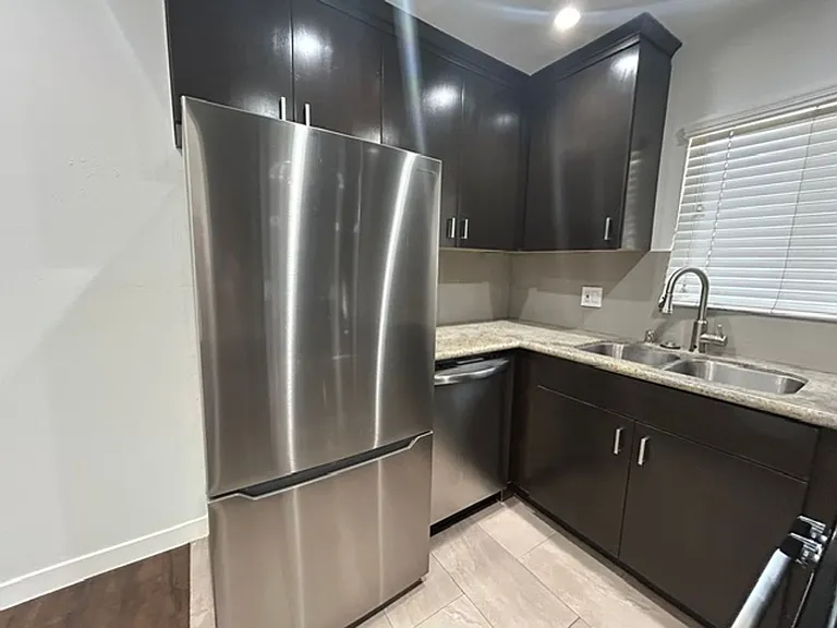 6337 Primrose Ave — Photo 10