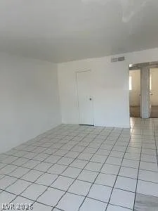 2 bed, 1.0 bath, 3290 sqft, $1,100 — Photo 4