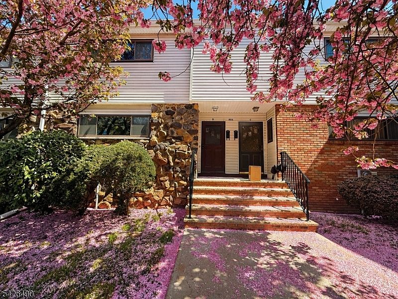 1st image of 904D Merritt Dr #D