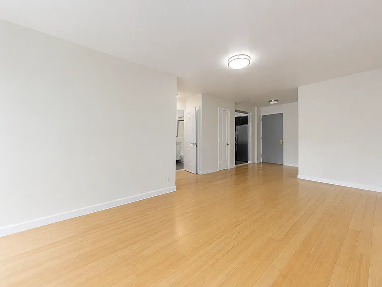 483 Ocean Pkwy #5C — Photo 1
