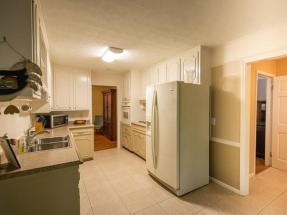4th image of 4547 Holiday Heights Dr