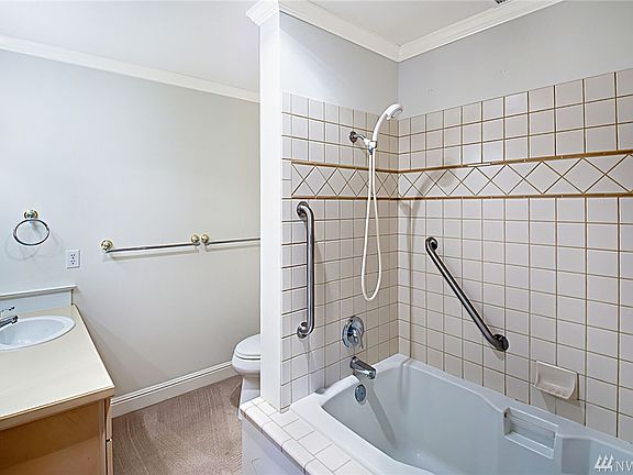 4th image of 1633 Water St APT 7