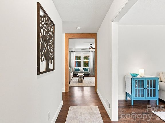 3rd image of 1002 Leewood Dr