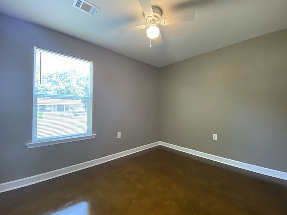 5th image of 305 Teresa Ln