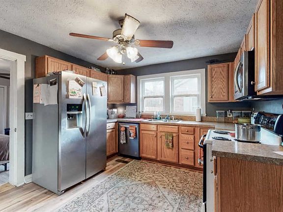 5th image of 624 Moss Ln