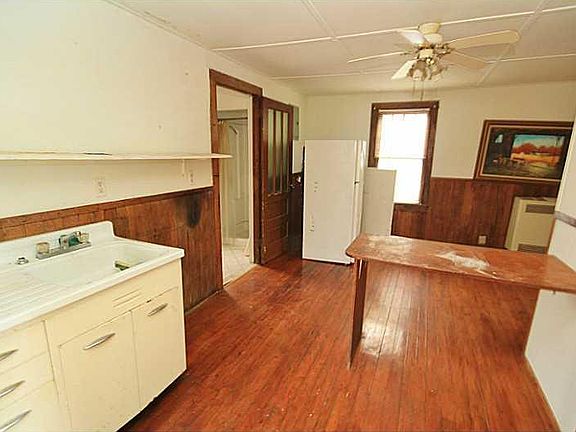 2nd image of 36105 Parkwood Ave