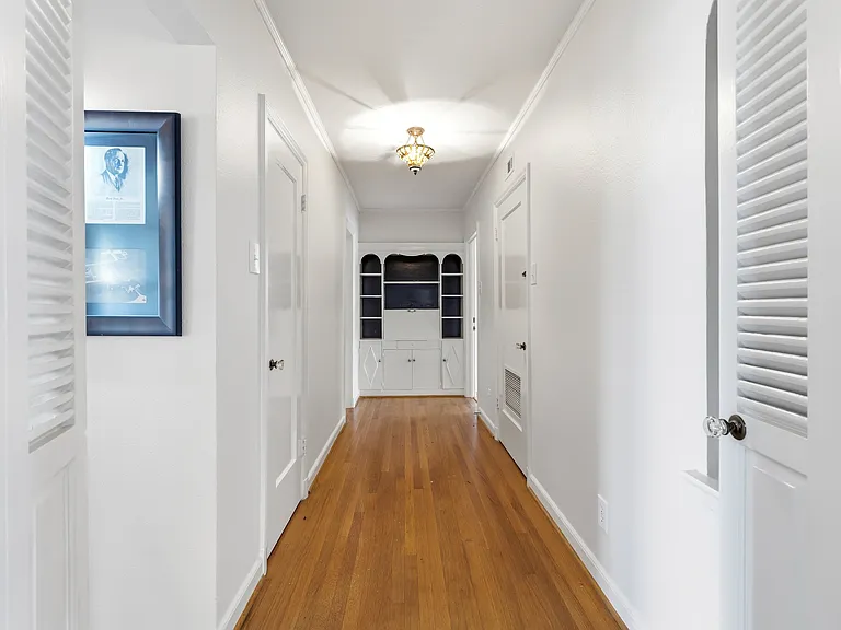 8561 Strathmore Dr — Photo 19
