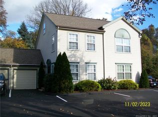 26 Kendall Green Dr #26, Milford, CT 06461
