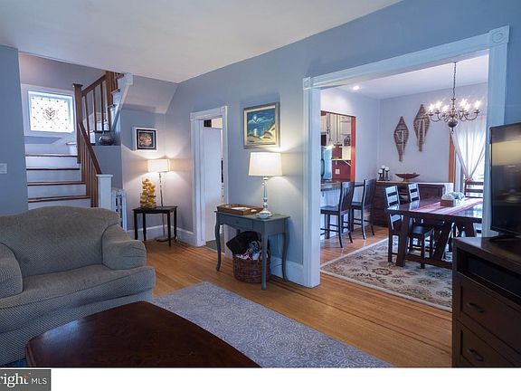 3rd image of 42 E Stewart Ave