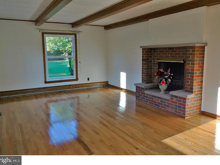 214 Valley Rd — Photo 3
