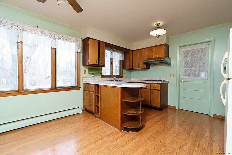 3rd image of 6 ALTON Road