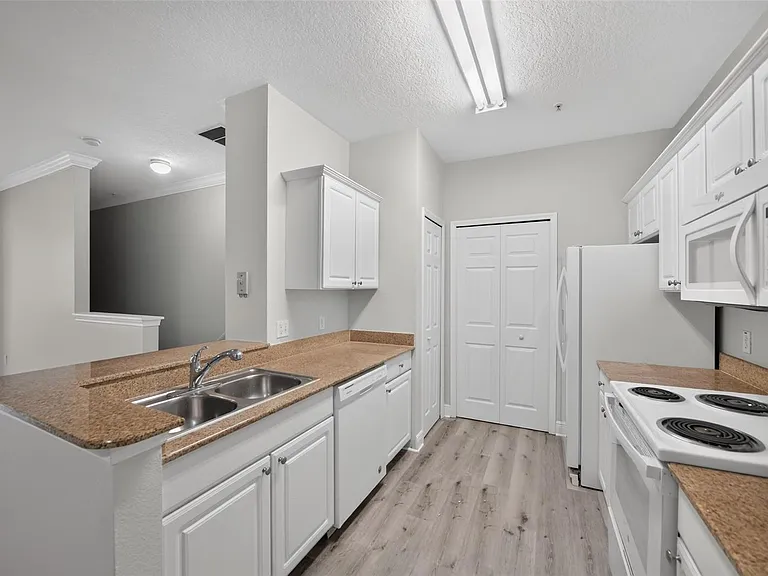 304 Southern Pecan Cir #208-208-208 — Photo 10