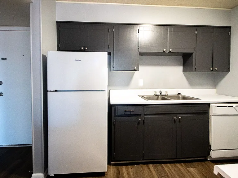 Coleman Place Apartments — Photo 7