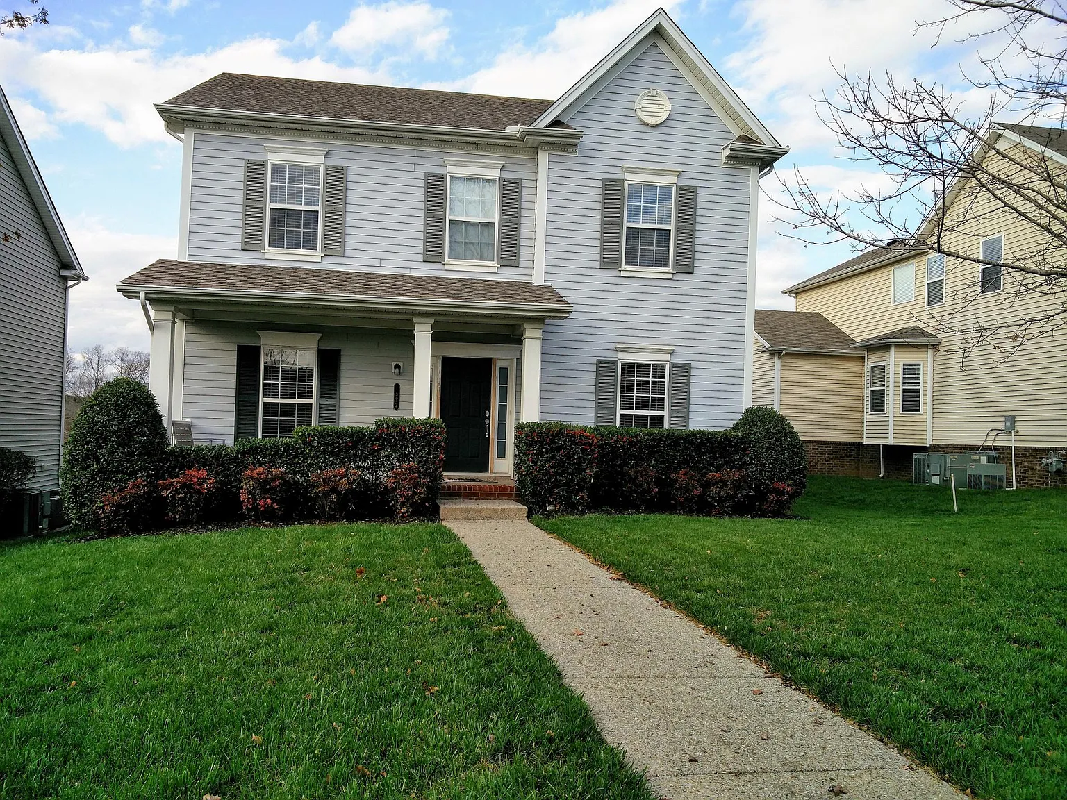 3 bed, 2.5 bath, 2622 sqft, $3,849 — Photo 2