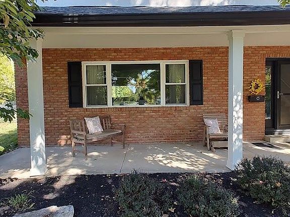 3rd image of 1016 Amberly Pl