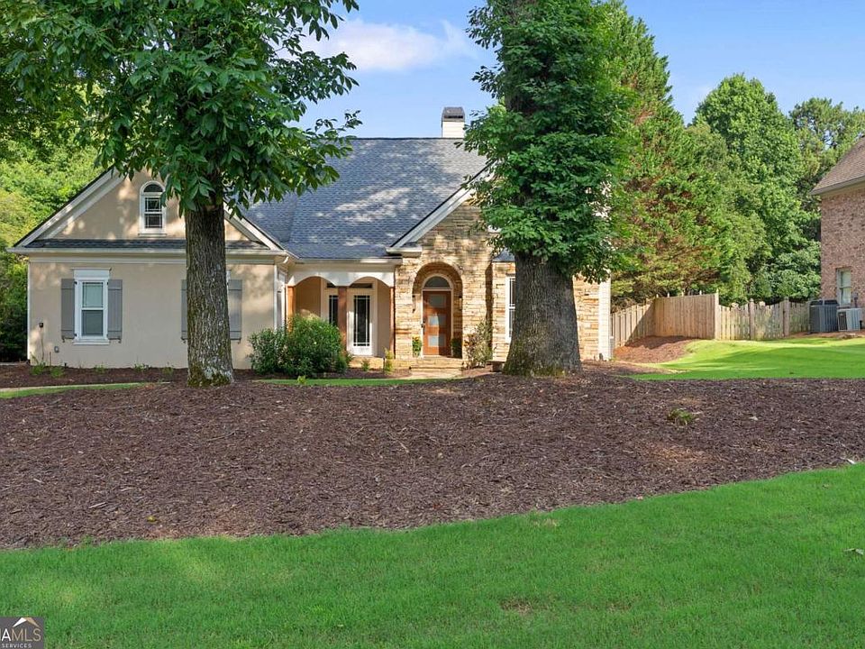 1st image of 802 Lakeglen Dr