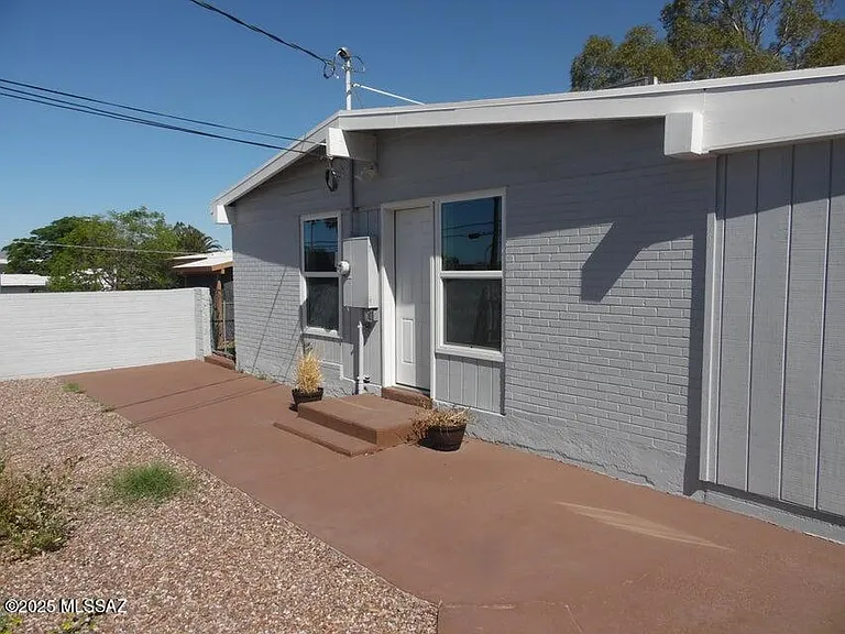 808 E Waverly St #A — Photo 12
