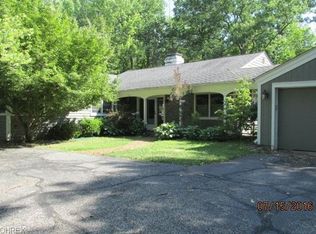 45 Stanridge Rd, Chagrin Falls, OH 44022