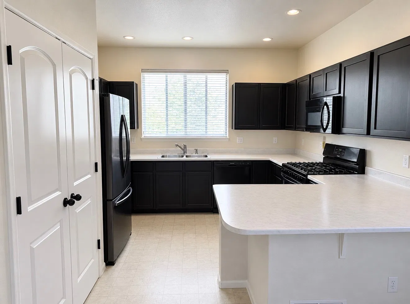 2064 Blue Moon Dr — Photo 4