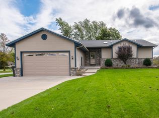409 Braatz Dr, Kewaskum, WI 53040