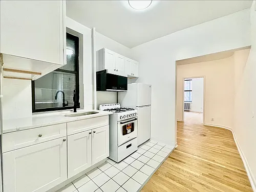 638 E 14th St #5 Photo 1