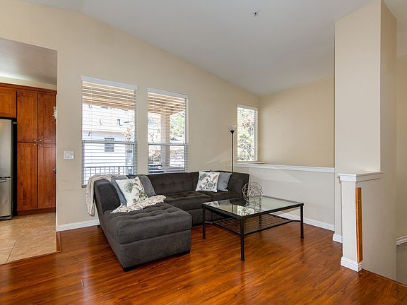 5th image of 1031 Esparanza Way