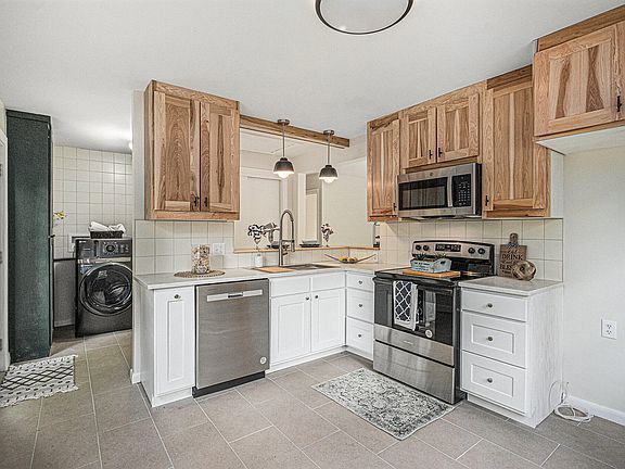 2nd image of 50 Avery Ave