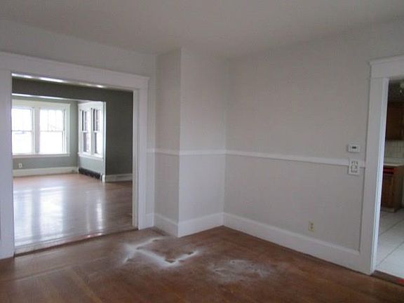 5th image of 27 Glenwood Ave