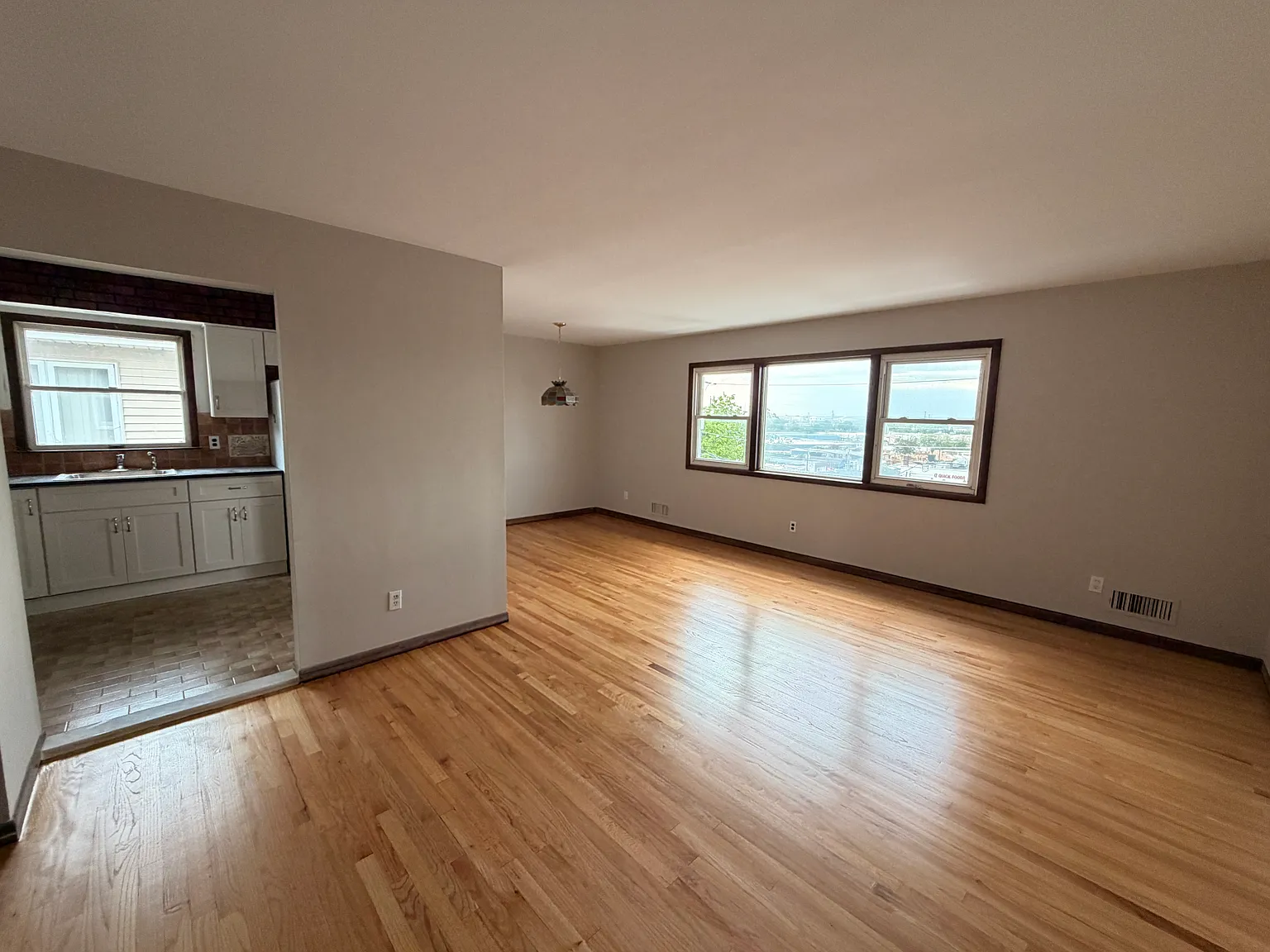 3 bed, 1500 sqft, $2,900 — Photo 3