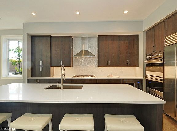 3rd image of 4809 N Seeley Ave