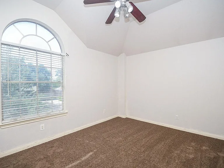 5214 Mountain Forest Dr — Photo 16