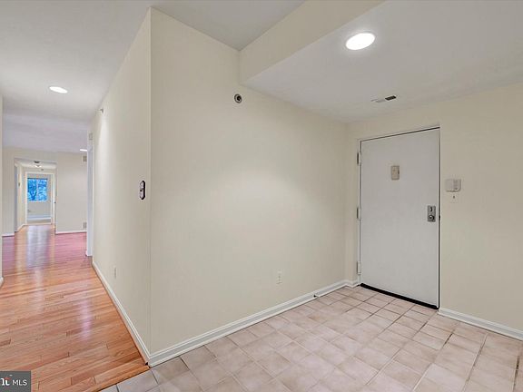 3rd image of 400 Rockfleet Rd Unit 203