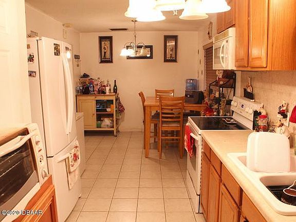 5th image of 1384 Powers Ave