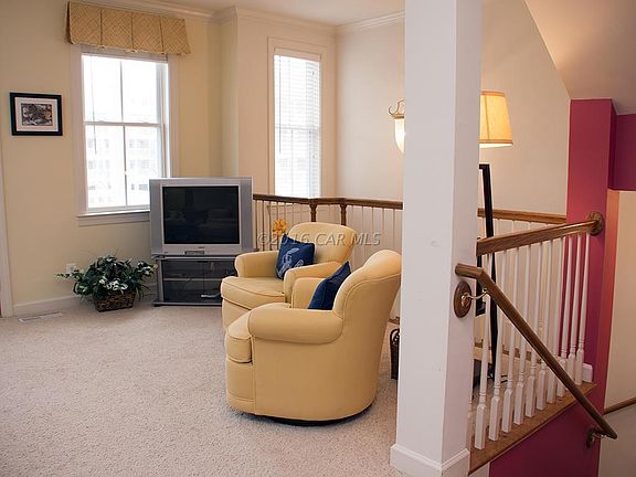 3rd image of 17 Fountain Dr W #17U