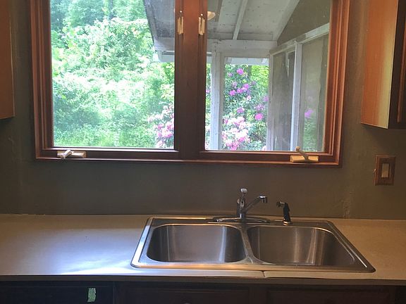 5th image of 205 Arthur Ln