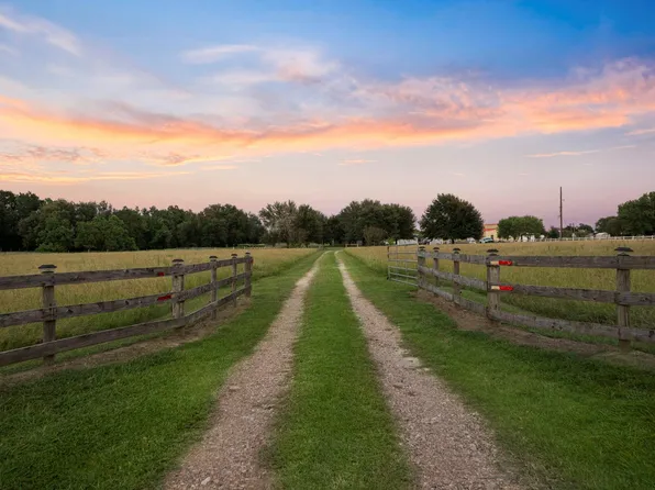 15610 Penick Rd, Waller, TX 77484