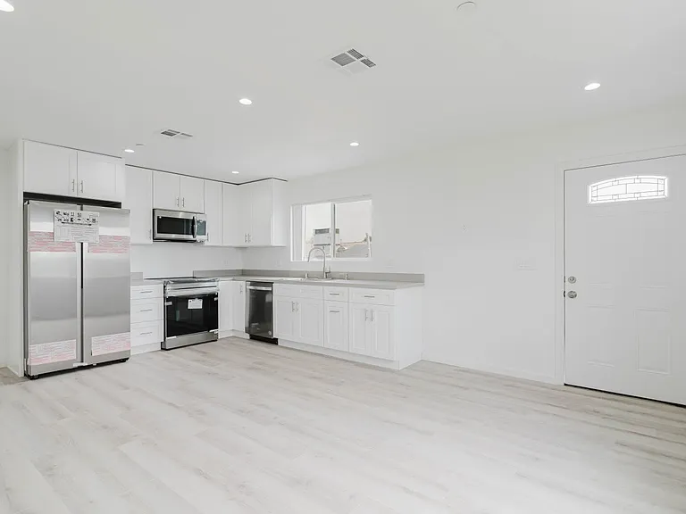 10938 1/2 Olinda St — Photo 5