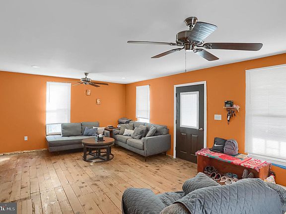 4th image of 110 Highland Ave