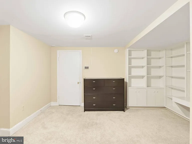 1435 Bolton St — Photo 15