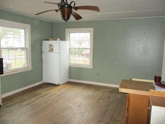 2nd image of 2 Pearl St W