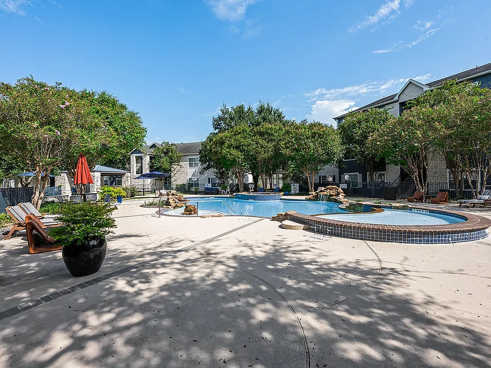Oak Grove Apartments