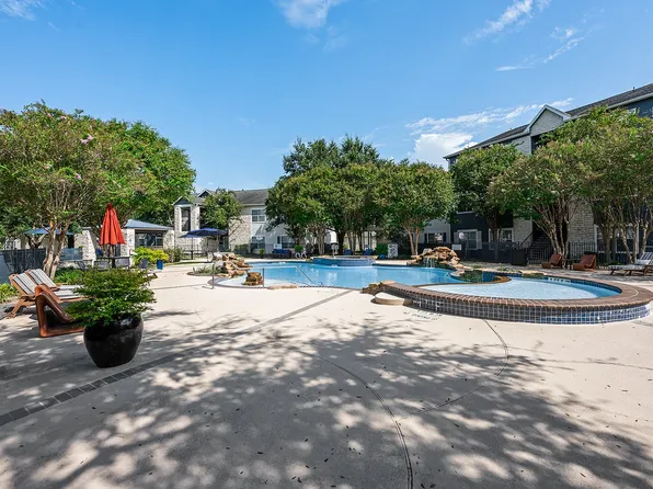 Oak Grove Apartments