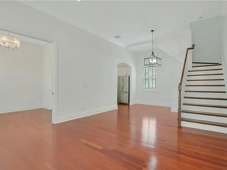 180 NE 6th Ave #Townhouse F — Photo 2