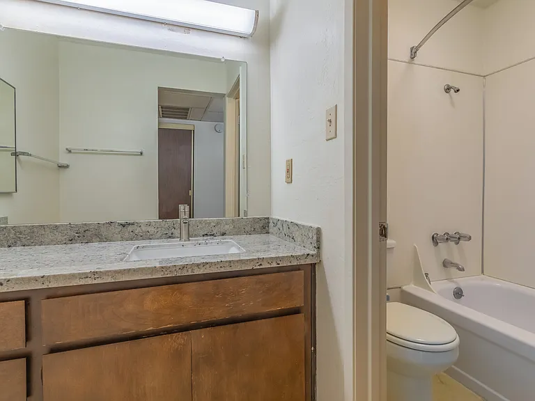 Alvarado Parkside — Photo 14