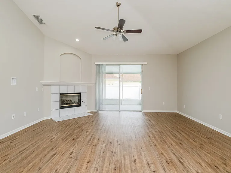 1046 Crimson Clover Ln — Photo 3