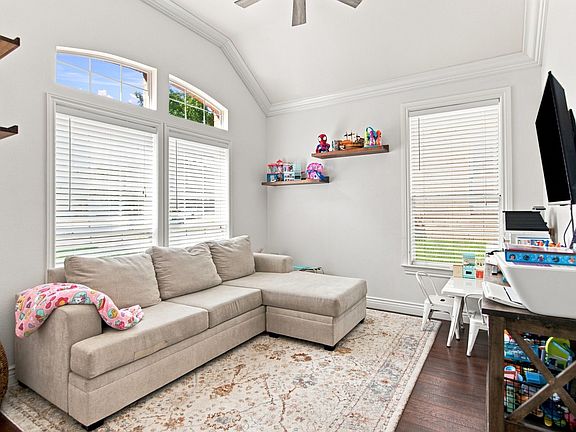 5th image of 629 Wyndham Cir
