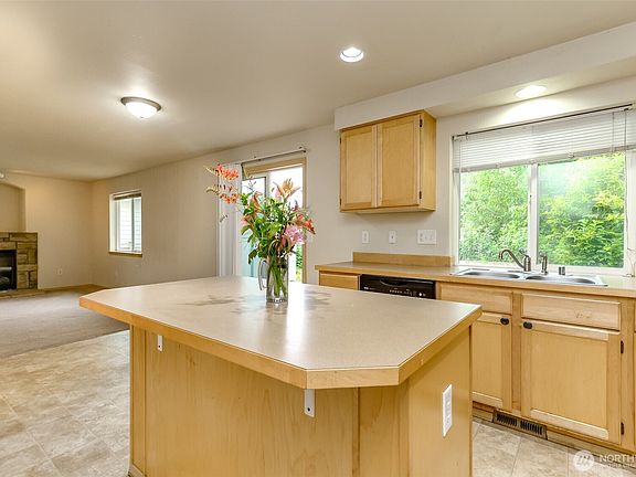 2nd image of 113 5th Avenue SW